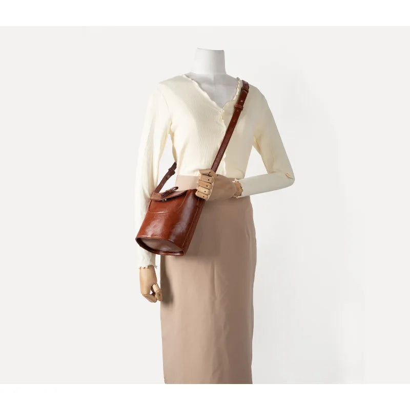 RENZER OVAL SHOULDER BAG
